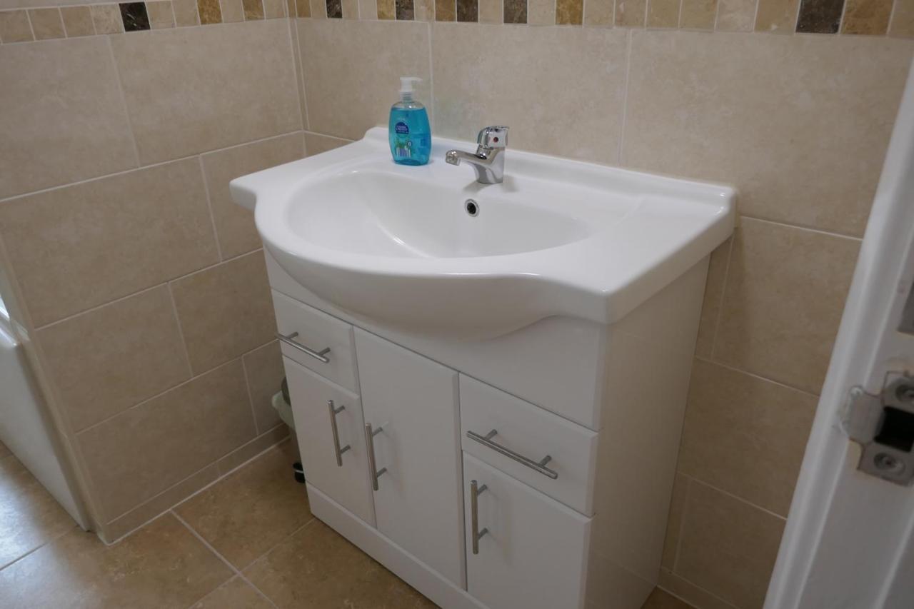 2 Bedroom House Walking Distance To City Centre With Free Parking York Bagian luar foto