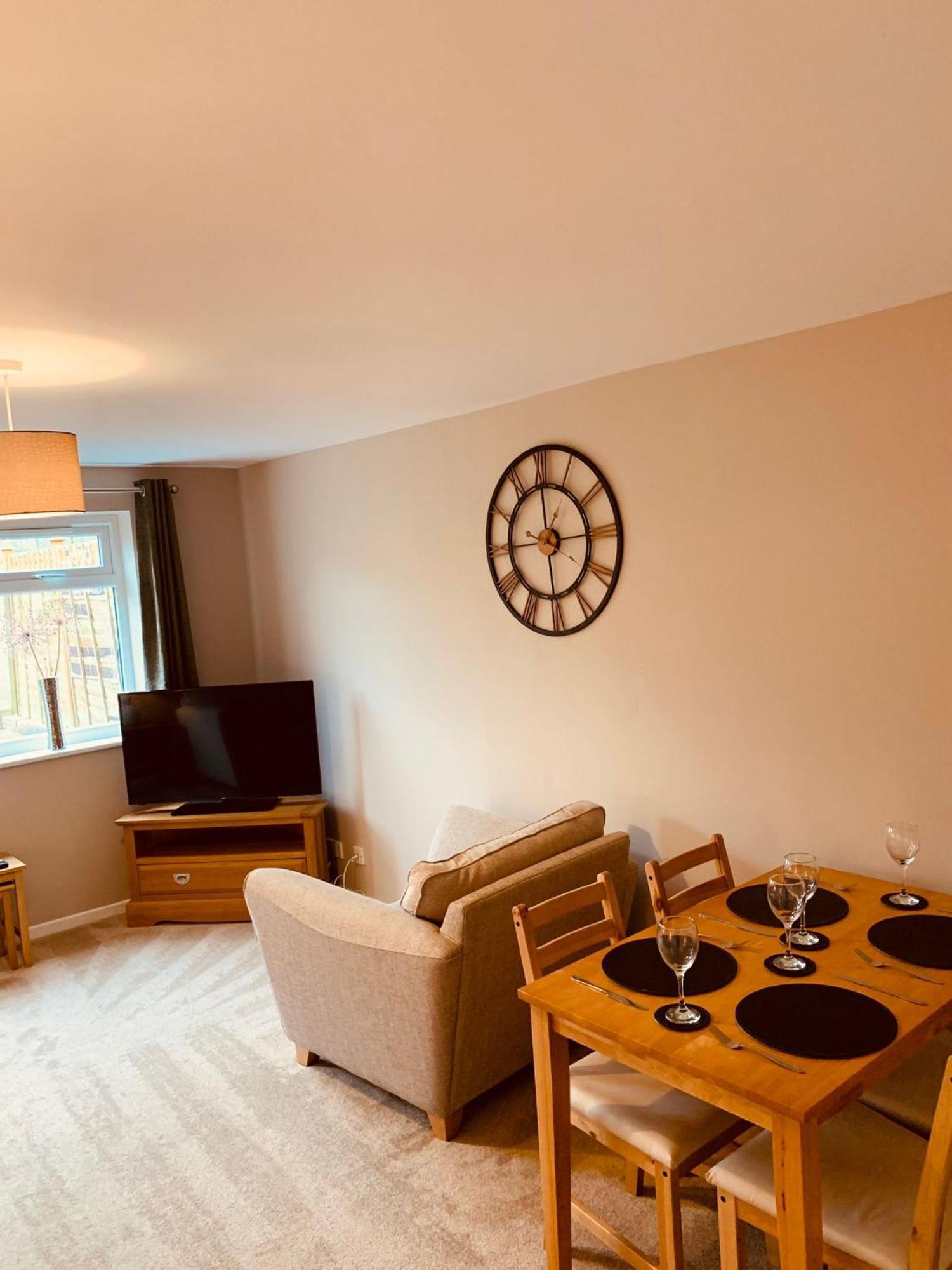 2 Bedroom House Walking Distance To City Centre With Free Parking York Bagian luar foto